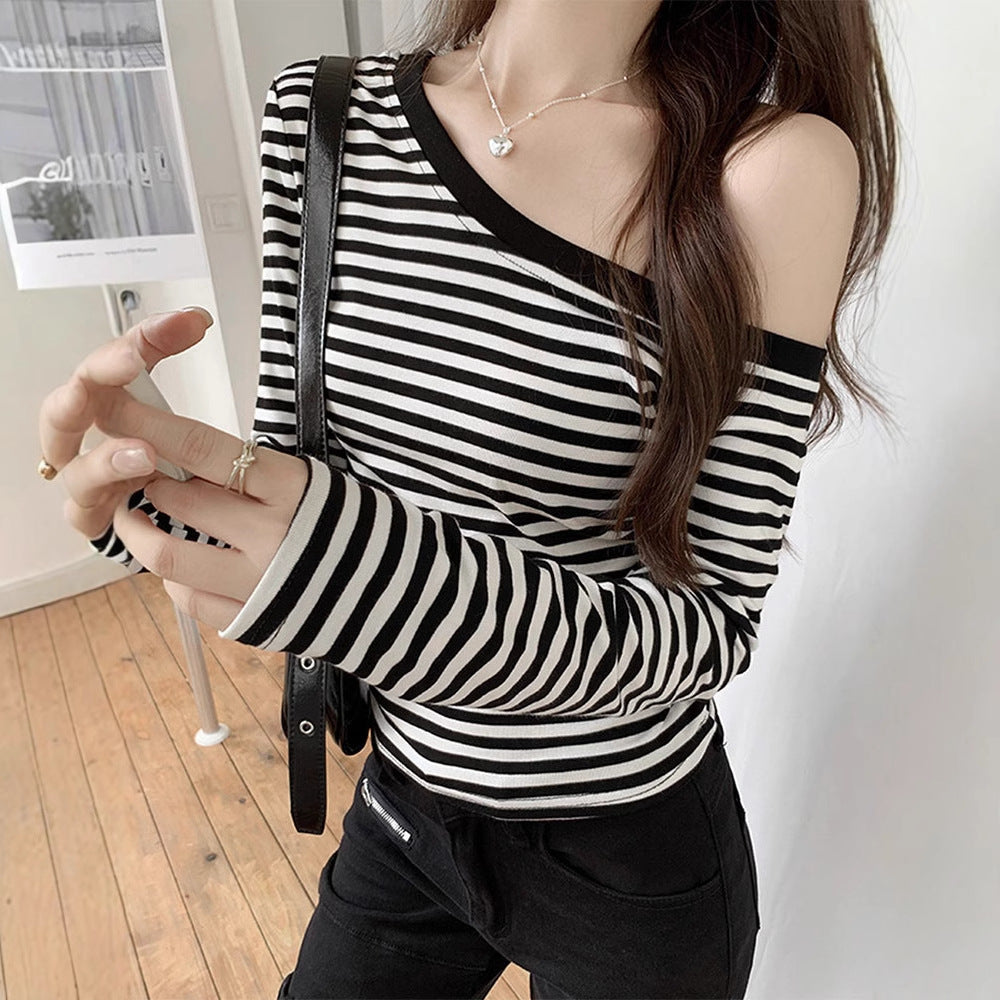 Dame Off-Shoulder topp med moteriktig stripemønster og figurnær passform Skjora