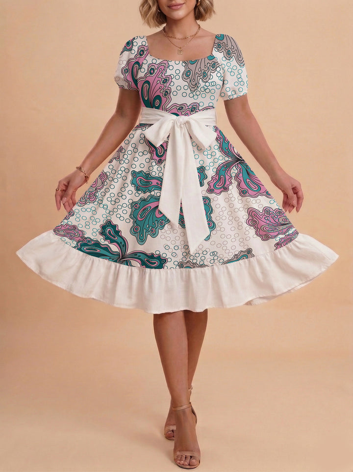 Damen modernes Blumenkleid mit elegantem Taillengürtel und asymmetrischem Saum Skjora