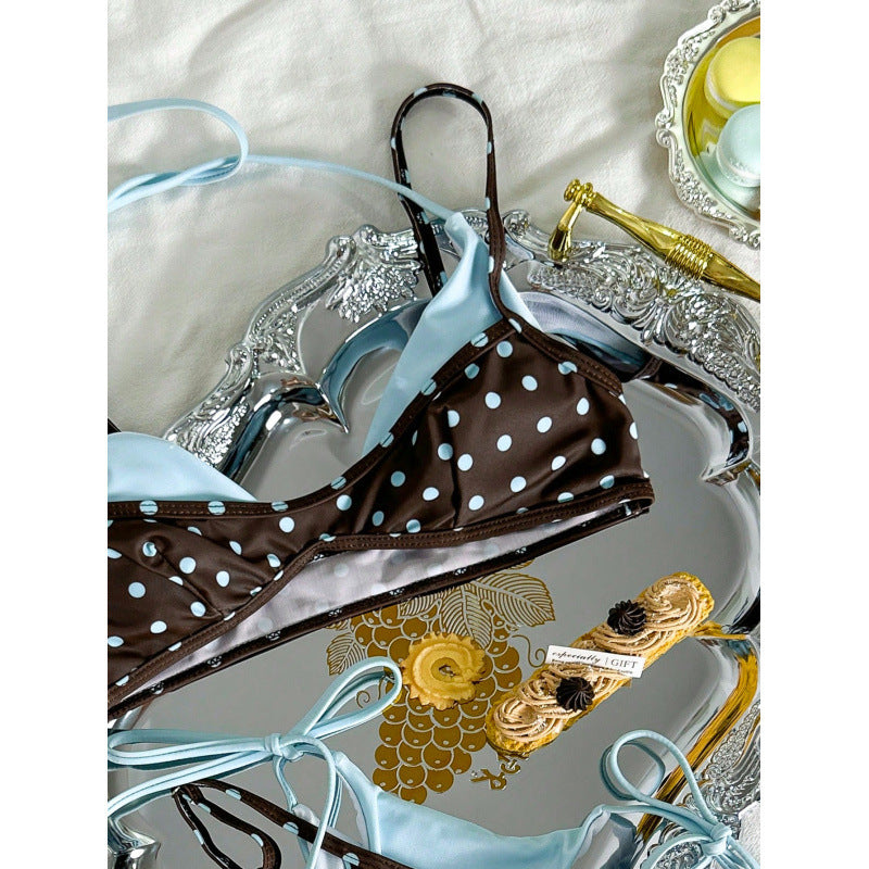 Dame Bikini sett med moderne prikkedesign og justerbare stropper Skjora