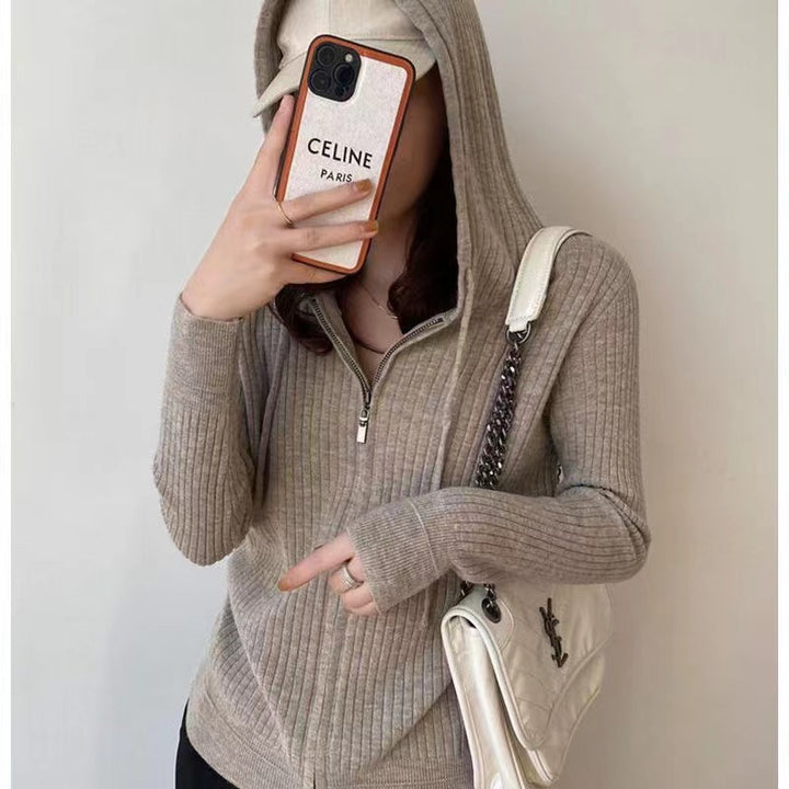 Dame cardigan med hette og fin ribbestruktur Skjora