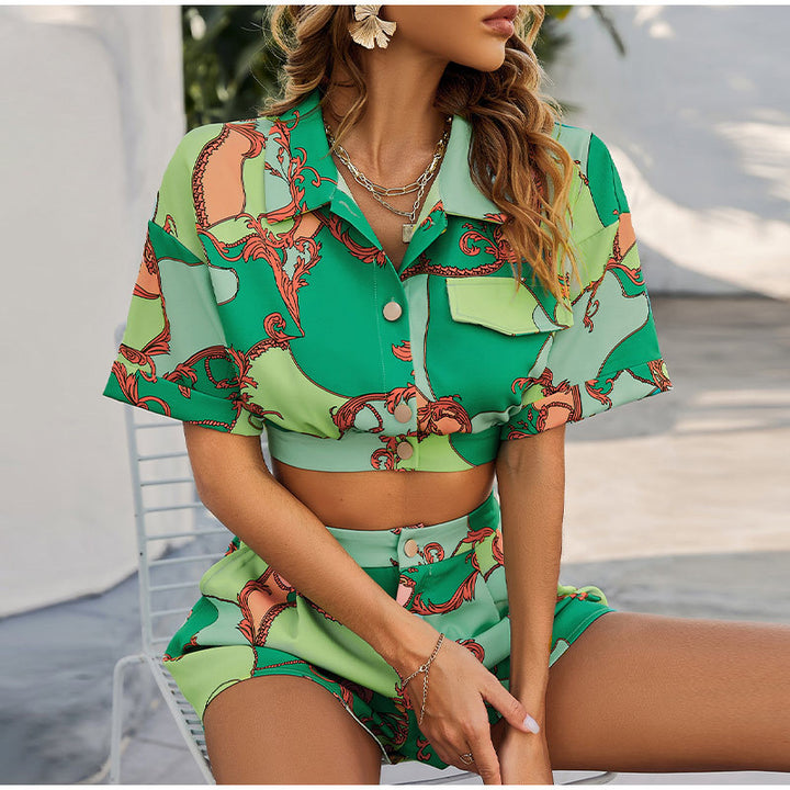 Dame Sett med kortermet blouse og høyt midje shorts i trendy design Skjora