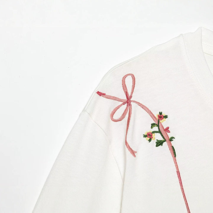 Damer T-skjorte med fin broderi og unike trykk Skjora