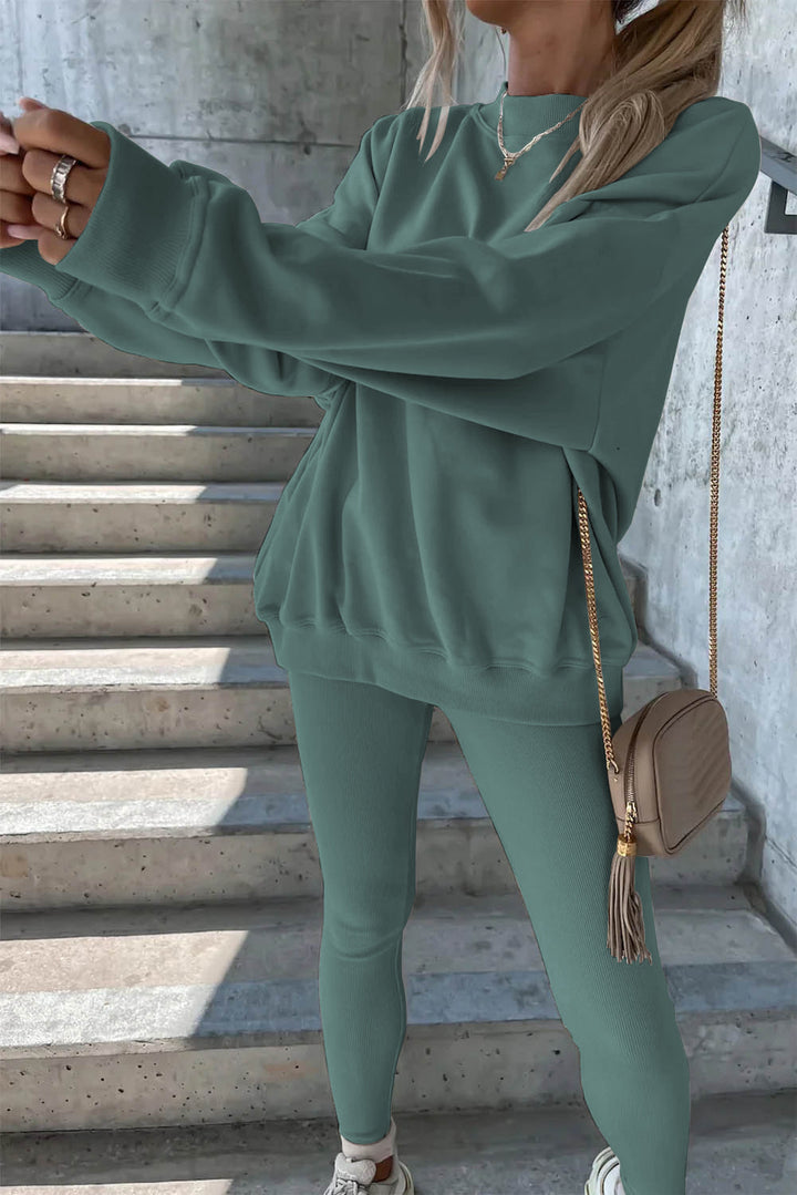 Damesporty fritidssett med casual oversized genser og tettsittende tights Skjora