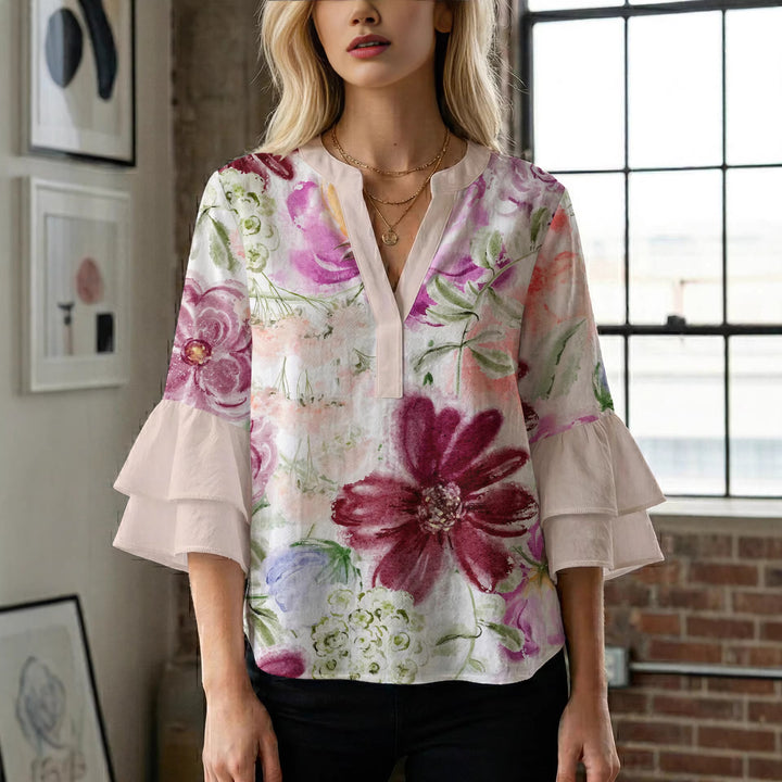 Damebluse med voluminøse ermer og blomsterdesign Skjora