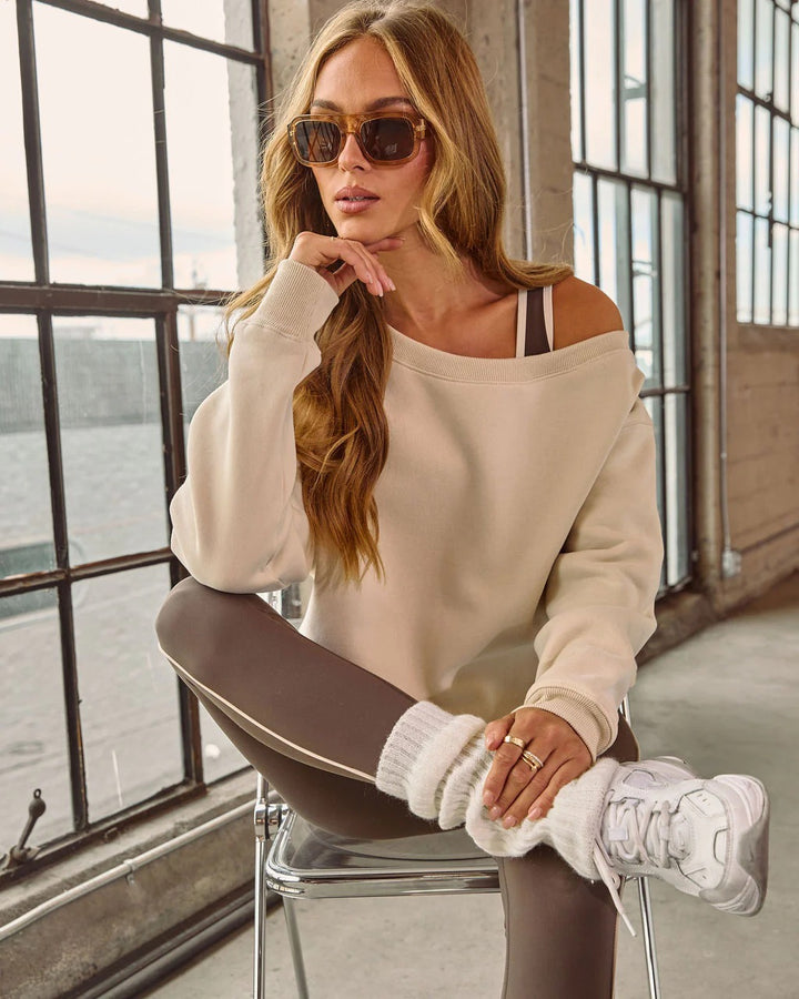 Dame Casual Off-Shoulder Genser med Bred Ermer og Motebaserte Detaljer Skjora