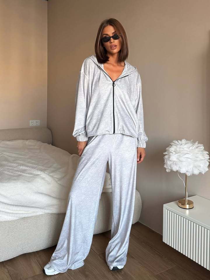 Kvinnelig stilfull treningsdress med glidelås og casual passform Skjora