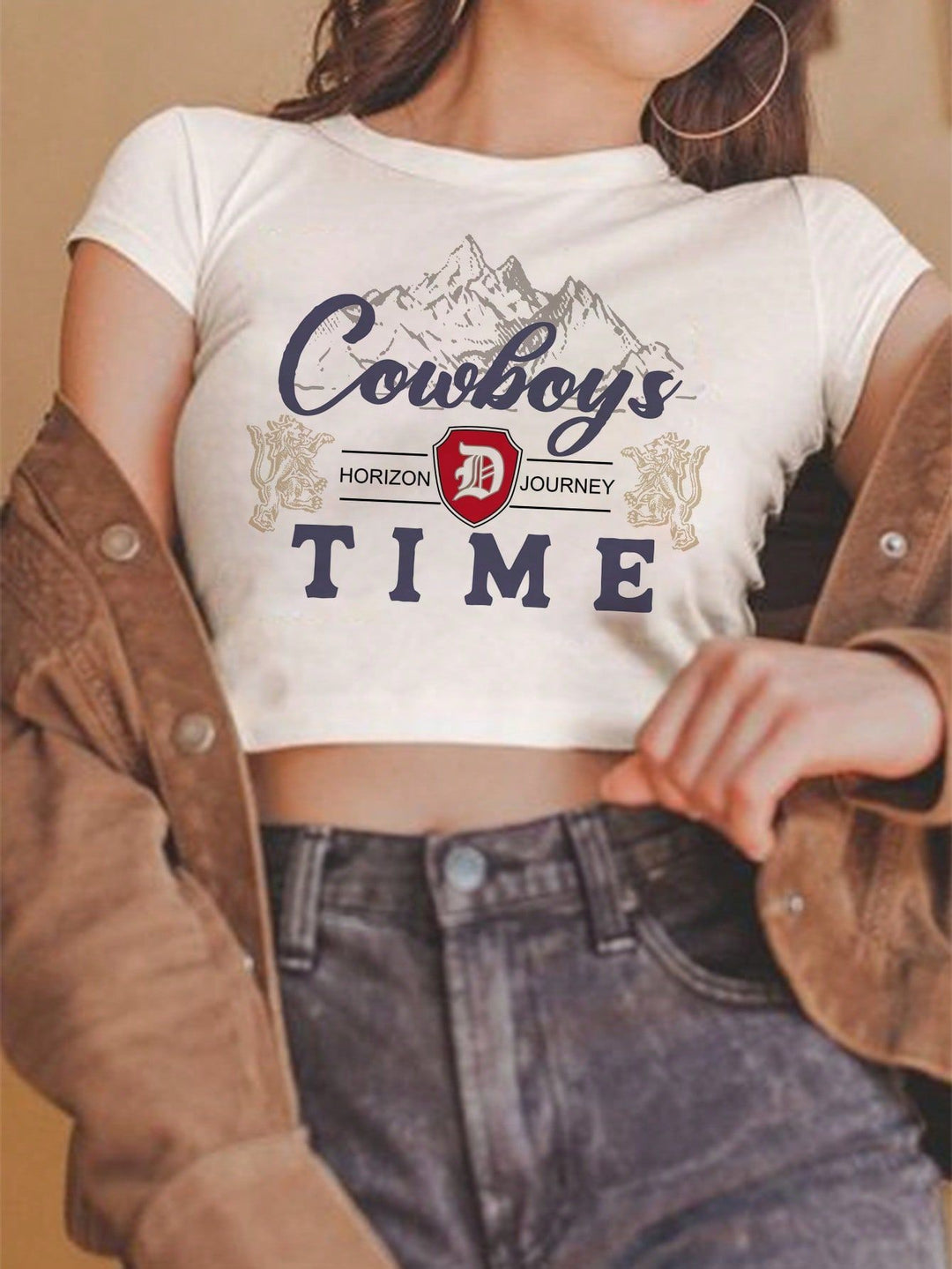 Dame crop-top med kreativt cowboy-motiv og avslappet snitt Skjora