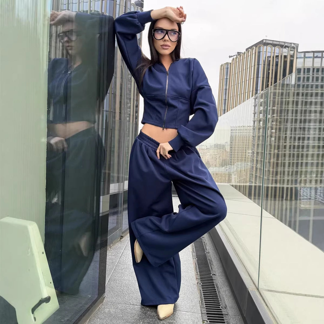 Kvinne avslappet cropped hettegenser og brede bukser i urban stil Skjora