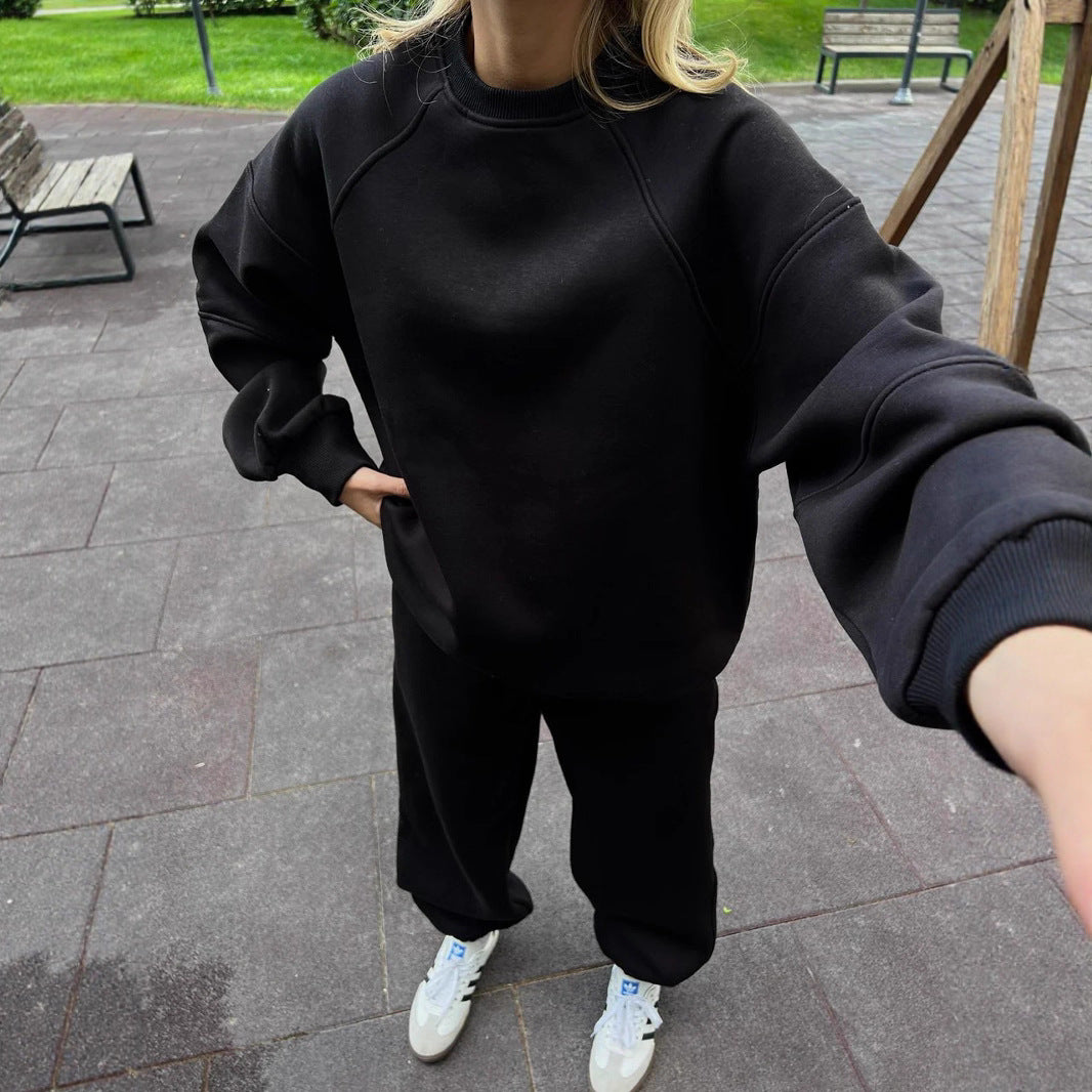 Dame avslappet sweatshirt og vid-kuttet joggebukse sett Skjora