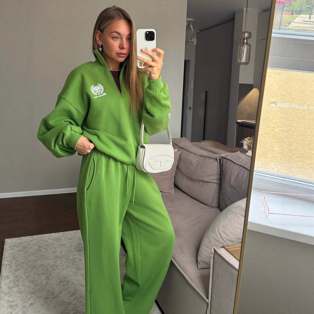Kvinne casual treningsdrakt med høy krage og komfortable bukser Skjora