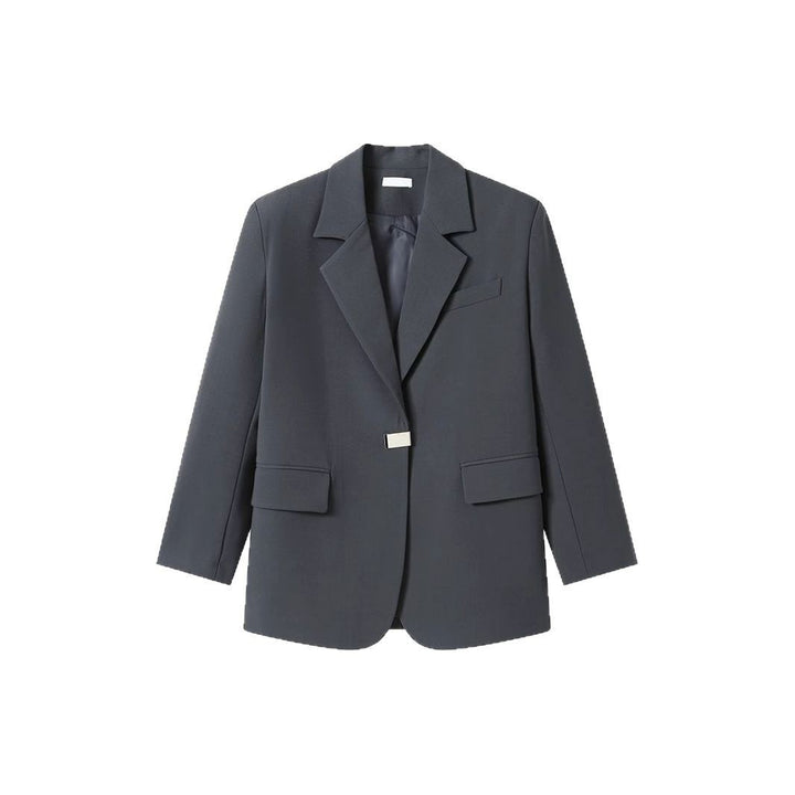 Kvinnes moderne oversized blazer med elegant snitt og dekorativ smykkeelement Skjora