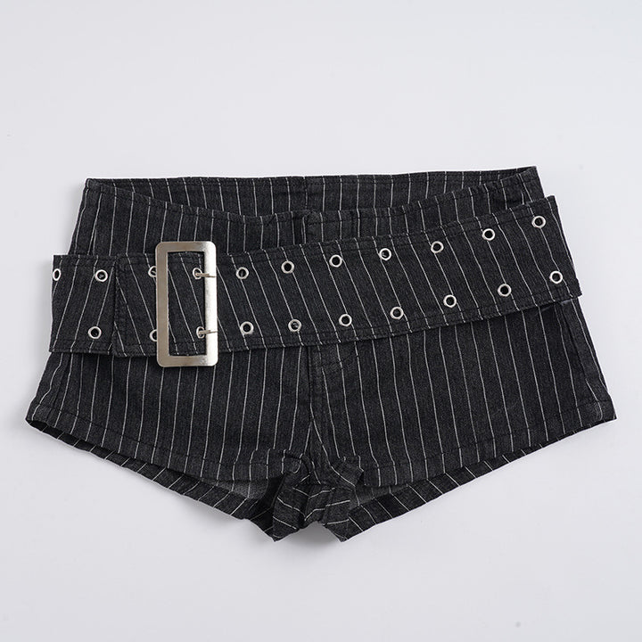 Dame shorts i urban nålstripete look med bred midjebelte og eyelets Skjora