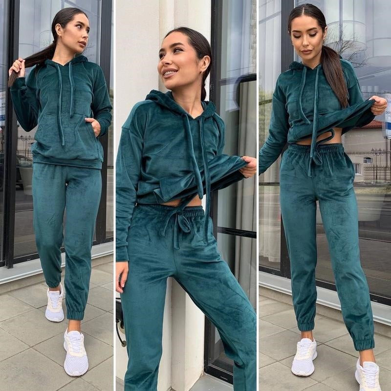 Kvinnelig sporty velour lounge sett med hette og behagelig elastisk midjebånd Skjora
