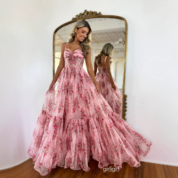 Dame elegant maxi kjole med blomster volanger detaljer og skreddersydd silhuett