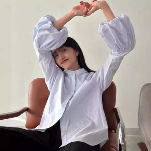 Dame Elegant bluse med voluminøse ermer og ståkrage Skjora