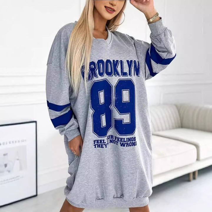 Kvinners oversized casual kjole i sportstil med V-hals Skjora