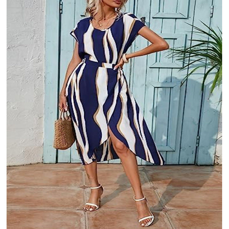 Dame Maxi-kjole med moderne striper og elegant splitt Skjora