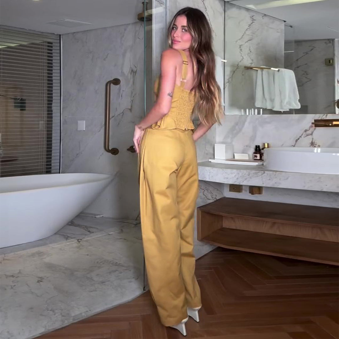 Kvinnes Elegant Jumpsuit med Peplum Detalj og Bred Ben
