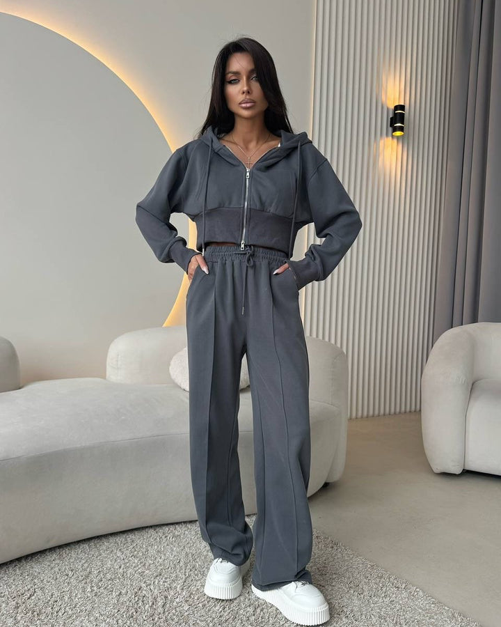 Dame sportiv loungewear-outfit med hette og vid benåpning Skjora