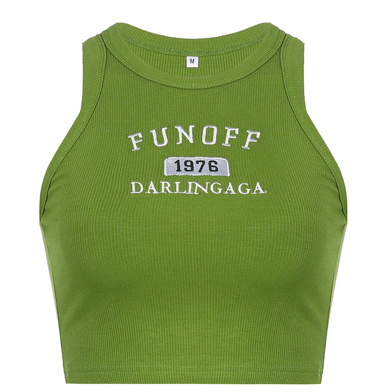 Dame sporty crop topp med stilfullt trykk og høyhalset design Skjora