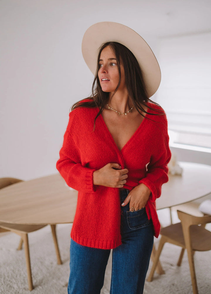 Kvinne cozy oversized genser med dyp V-hals og myk tekstur Skjora