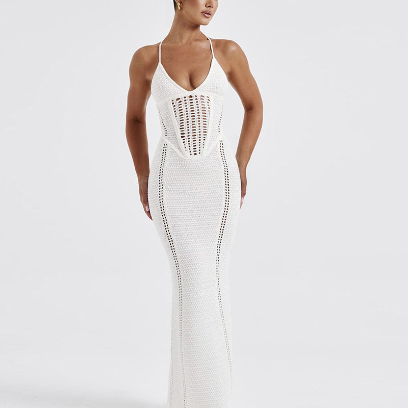 Damen Häkel-Maxikleid mit tiefem V-Ausschnitt und figurbetontem Schnitt Skjora