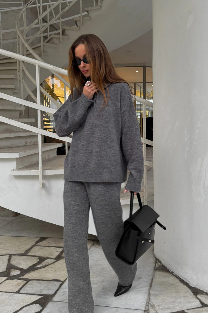 Kvinnes strikket loungewear-sett med elegant snitt og behagelig mykt materiale Skjora