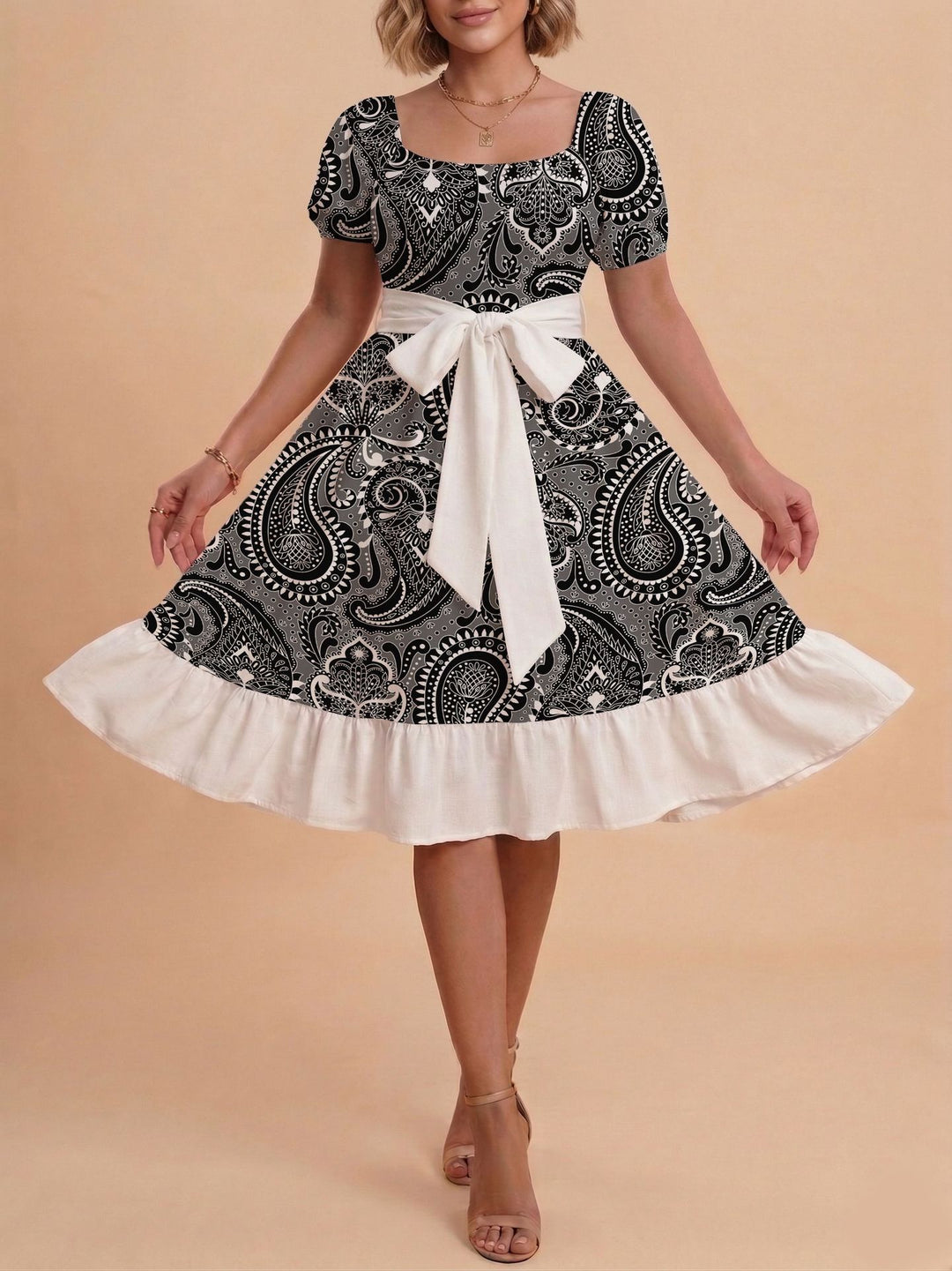 Damen Verspieltes Maxikleid mit Bärenmuster und taillierbarem Band Skjora
