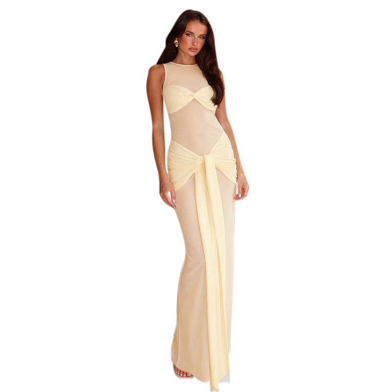 Dame Elegant Maxi Kjole med Sofistikert Drapering Design og Høy Splitt
