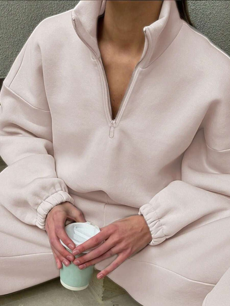Kvinnes fashionable hettegenser med halv glidelås og komfortabel passform Skjora