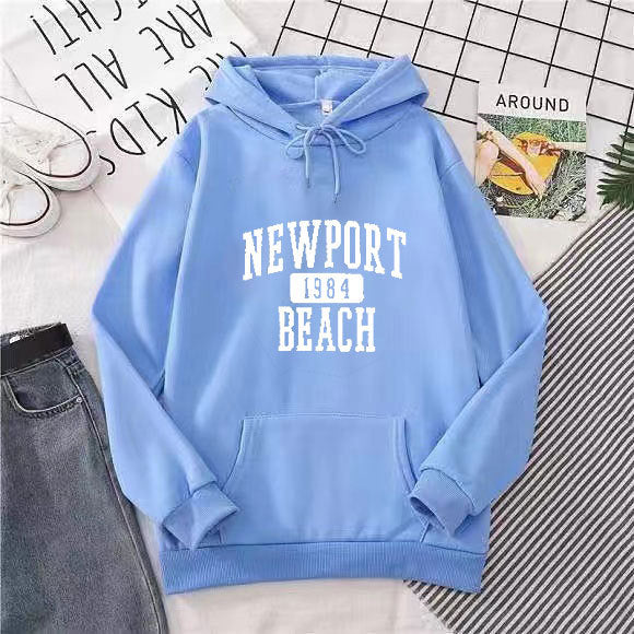 Damer hettegensere med nostalgisk Newport Beach trykk Skjora