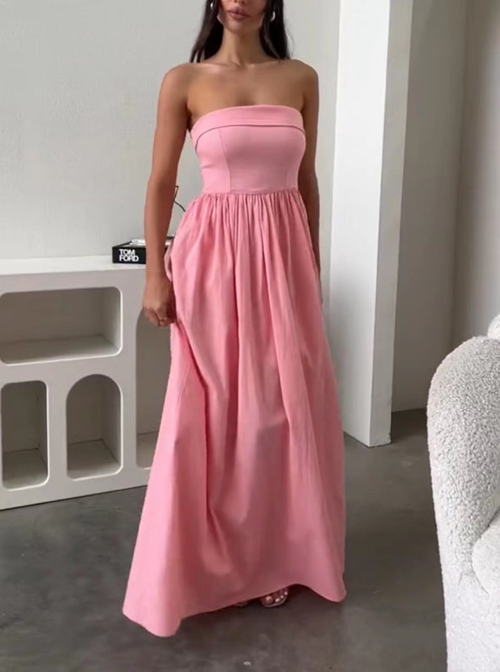 Kvinnelig elegant bustier maxikjole med flytende skjørt