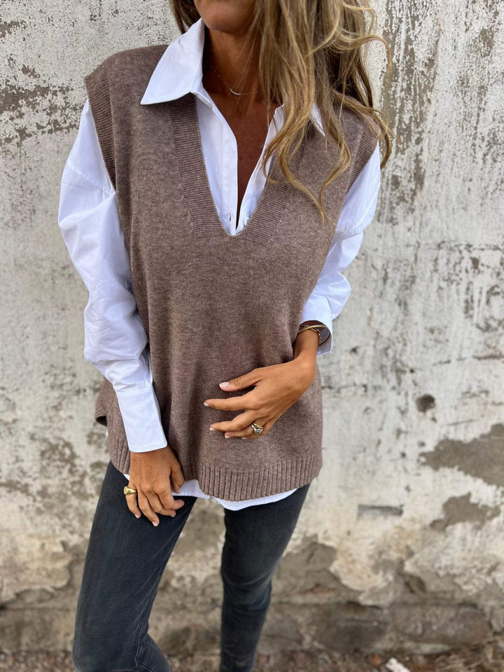 Damer elegant strikket vest med V-hals og fine ribbedetaljer Skjora