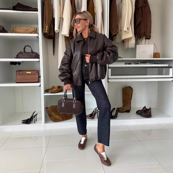 Dames moteriktig oversized skinnjakke med dyp krage og glidelås Skjora
