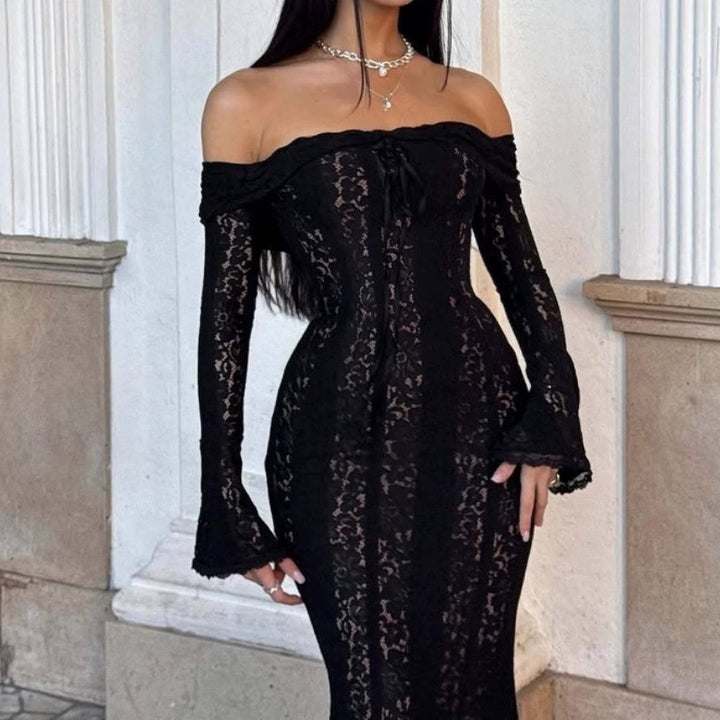 Dame Elegant spisskjole i figurnær passform med off-shoulder design Skjora