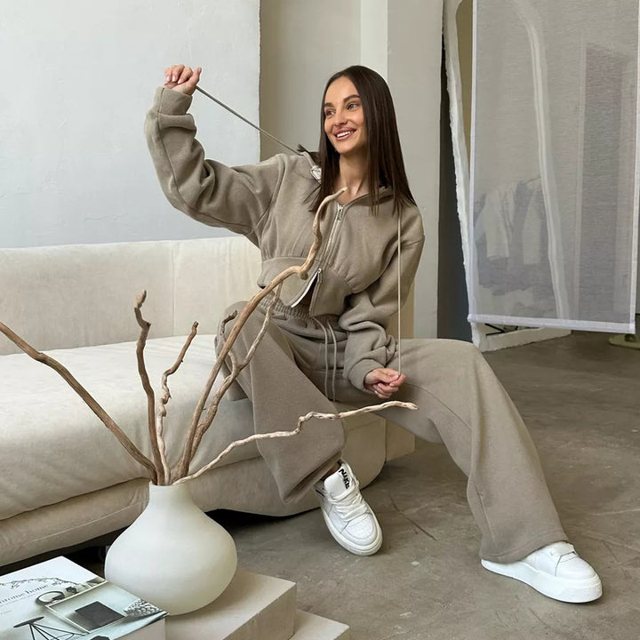 Women's Cozy Fleece Set with Hoodie and Elastic Waistband Skjora