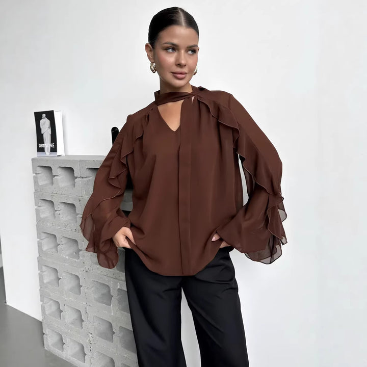 Kvinne chiffon bluse med volanger og moderne utringning Skjora