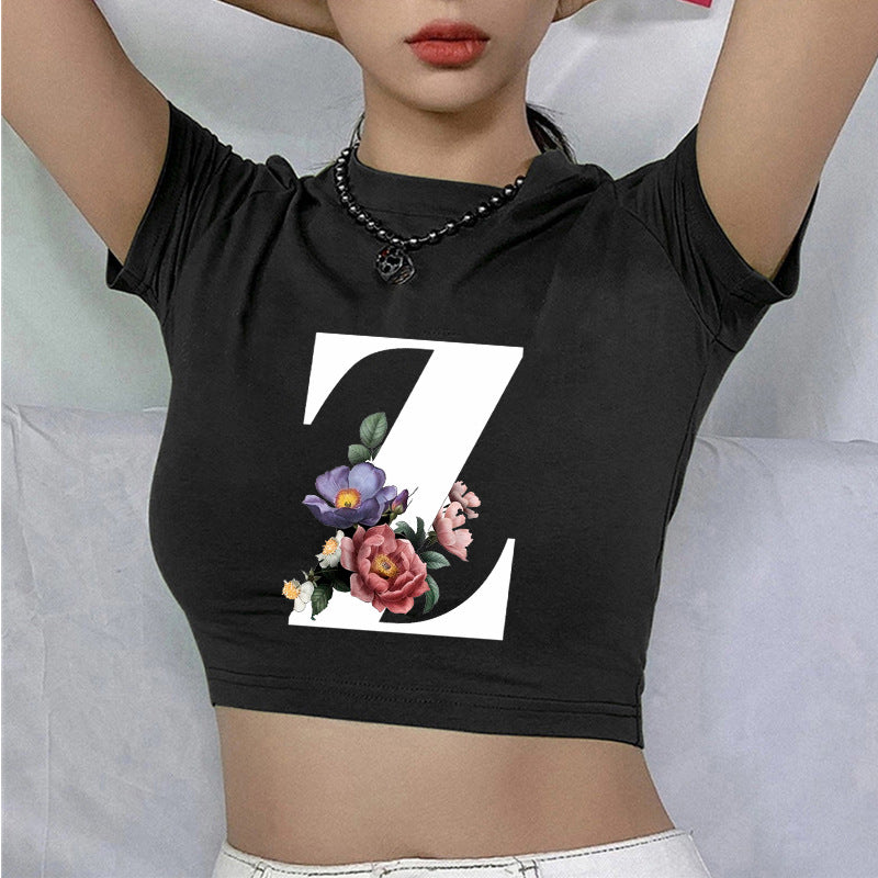 Dame cropped T-skjorte med blomstrede initialdesign Skjora