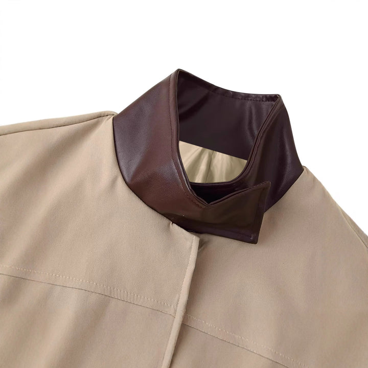 Kvinnes trendy oversized jakke med rutete fôr og høy krage Skjora
