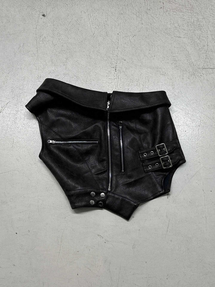 Damer tettsittende kunstskinn hotpants med justerbare spenner Skjora