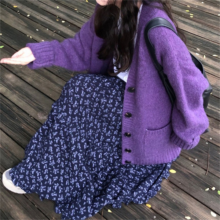 Dames Cozy Cardigan med Dyp V-Hals og Dekorative Knapper Skjora