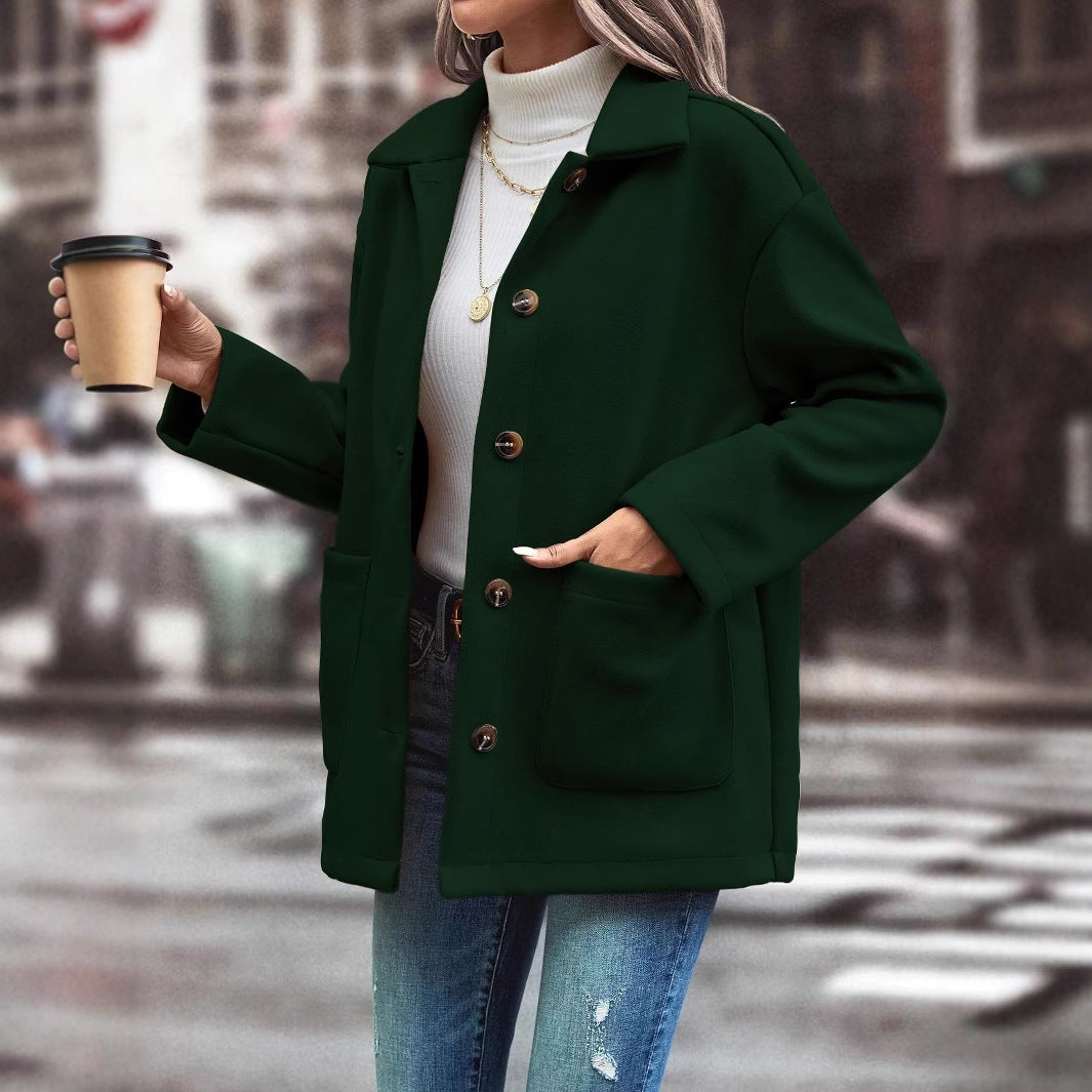 Damer fashionable oversized jakke med knappdetaljer og praktiske lommer Skjora