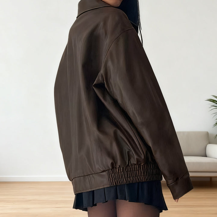 Dame kunstskinnjakke i avslappet oversized stil med elastiske mansjetter Skjora