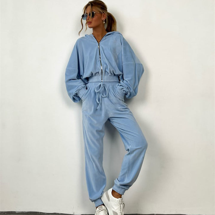 Kvinnelig sporty velour joggedress med hette og glidelås Skjora