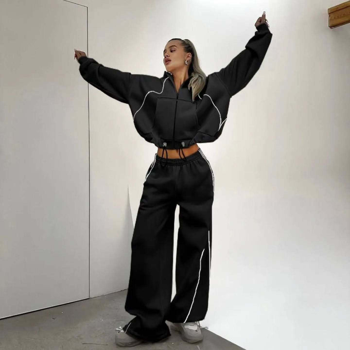 Kvinnors sportiga oversized-set i mjuk fleece med kontraststripes Skjora