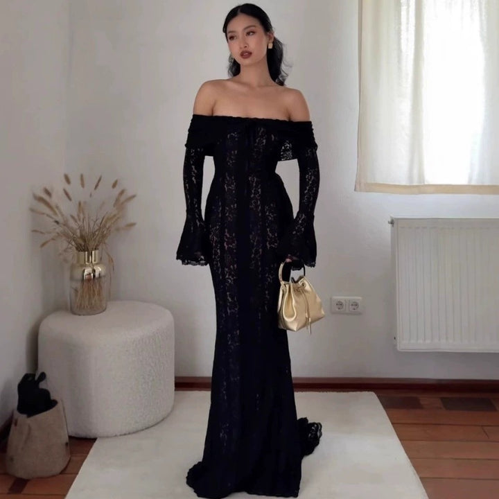 Dame Elegant spisskjole i figurnær passform med off-shoulder design Skjora