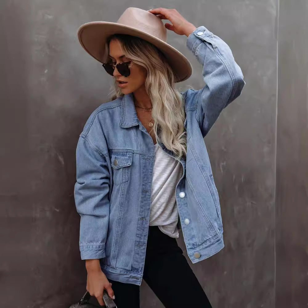 Kvinne casual denimjakke i oversized passform med brystlommer Skjora