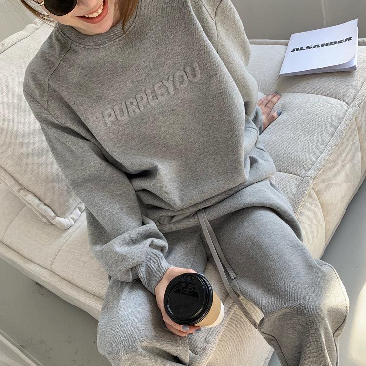 Kvinne Urban Lounge Outfit med oversized sweatshirt og casual joggers Skjora