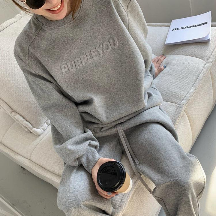 Kvinne Urban Lounge Outfit med oversized sweatshirt og casual joggers Skjora
