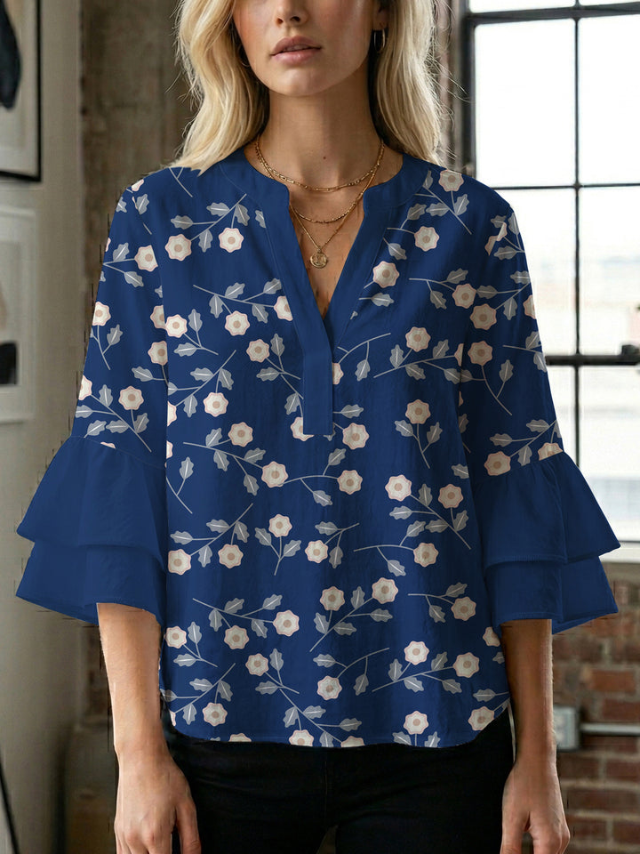 Damebluse med voluminøse ermer og blomsterdesign Skjora
